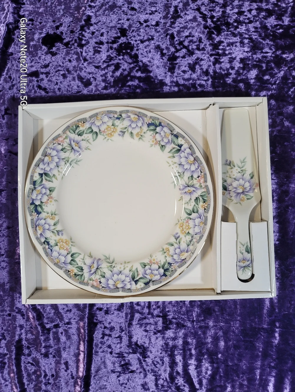 0904. In Original Box ~ Andrea by Sadek Cake Plate & Server 'Donna' Pattern 10.5